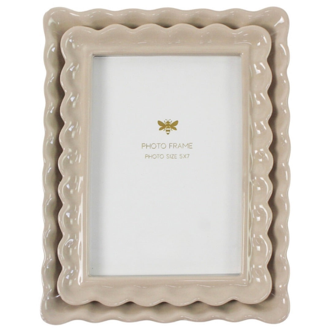 Frame | Double Scallop Cameo