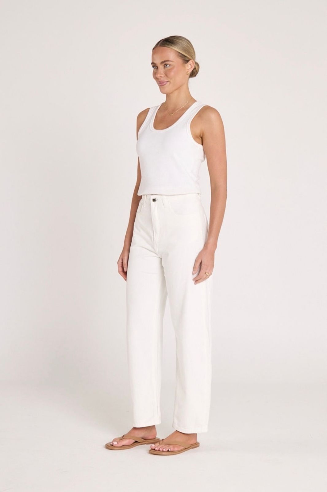 Lola Barrel Jean | White
