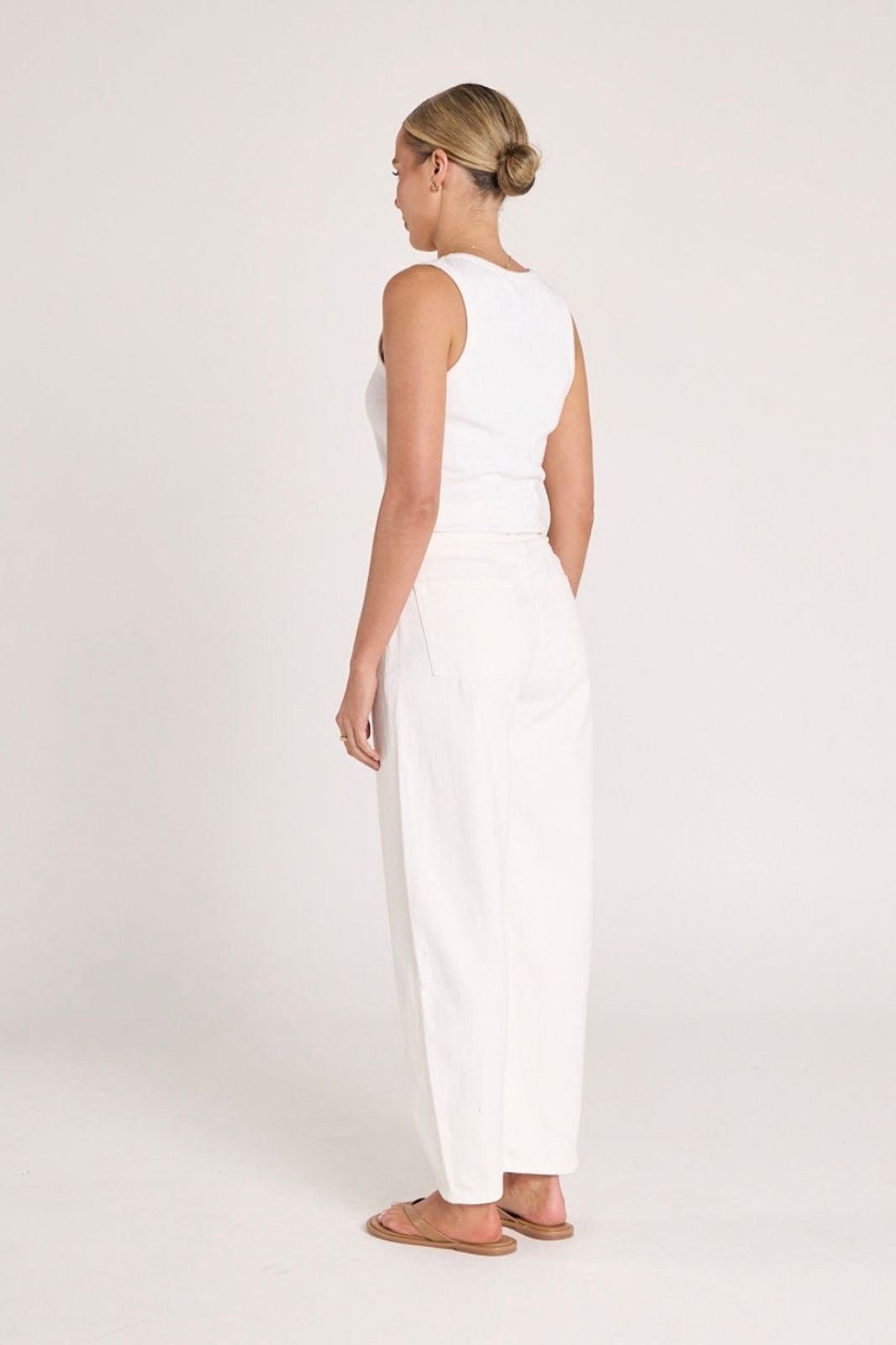 Lola Barrel Jean | White