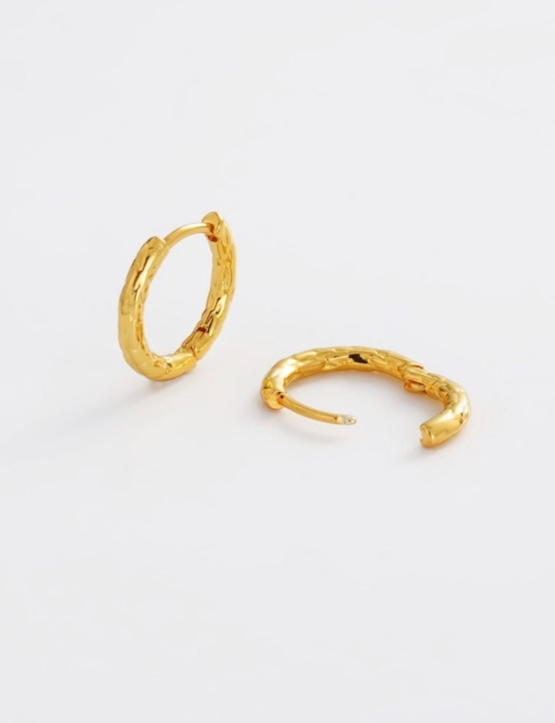 Lily Hoop Small | Gold