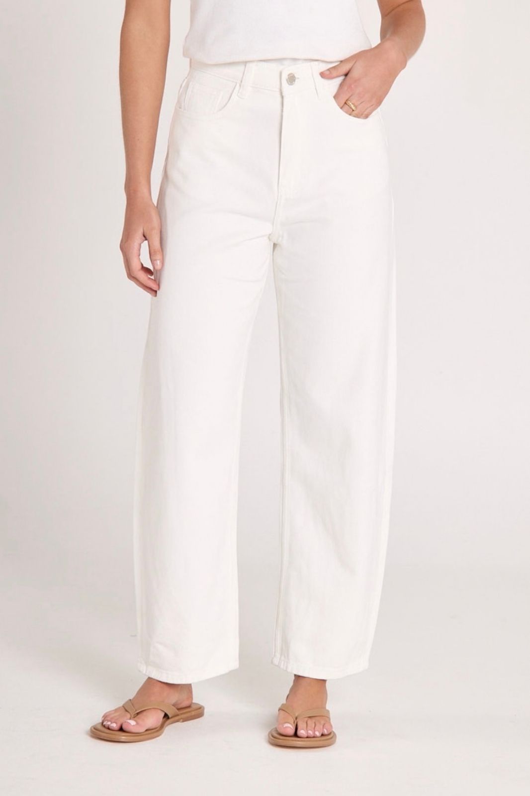 Lola Barrel Jean | White
