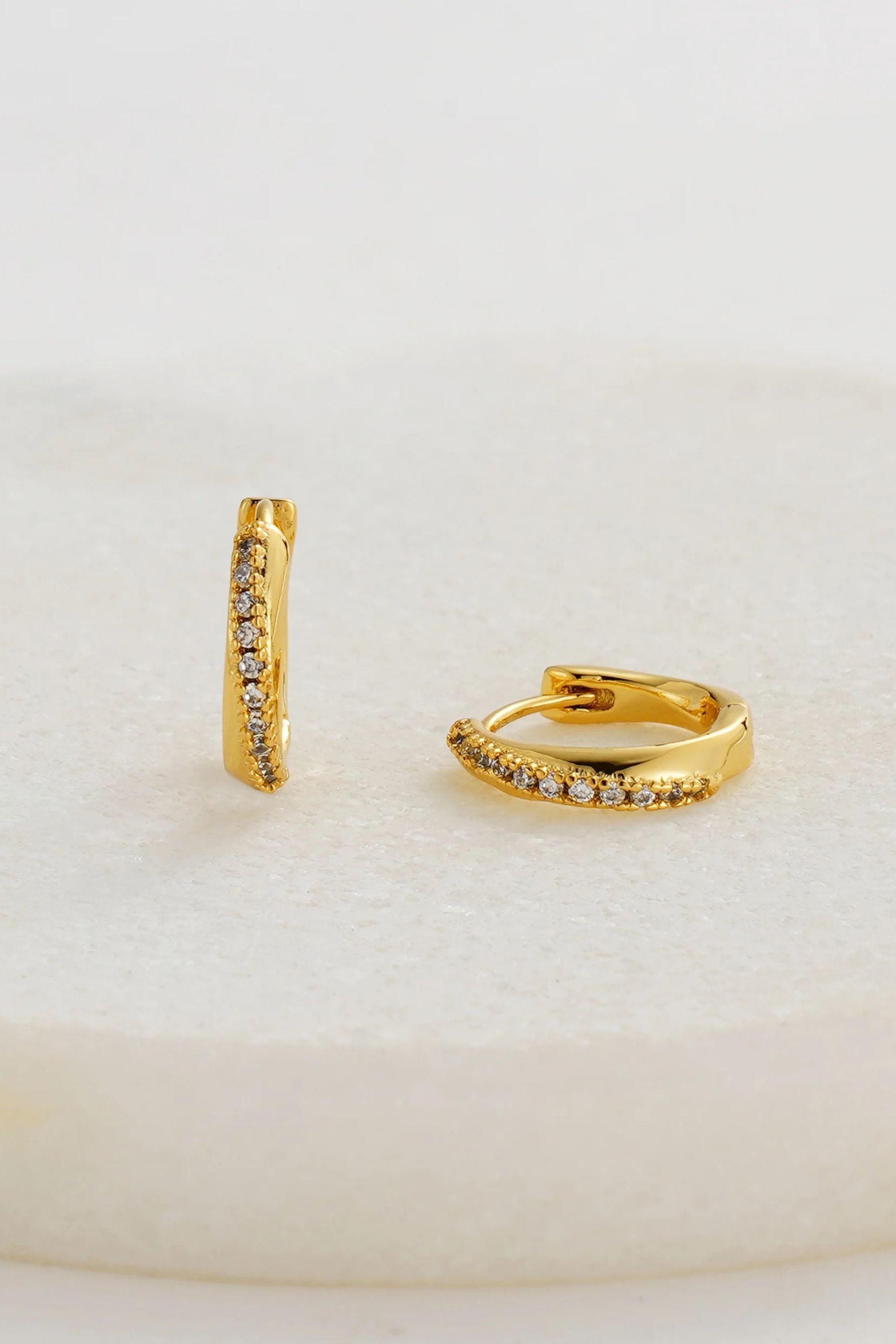 Celeste Huggie | Gold