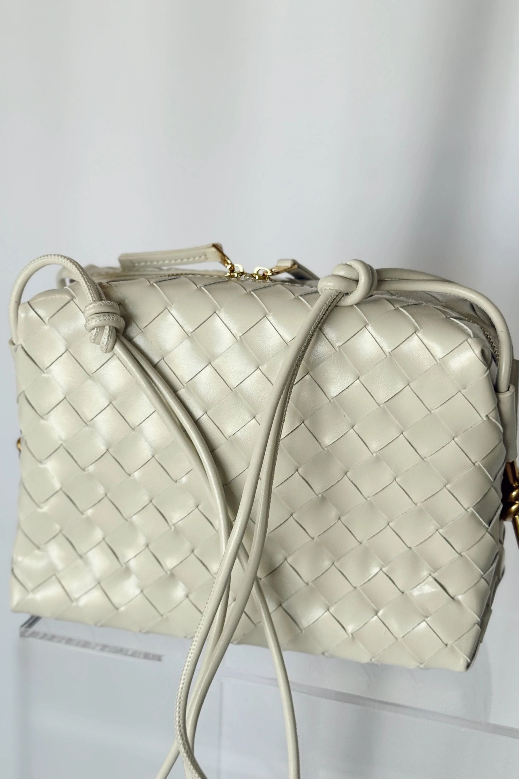 Shiny Weave Crossbody Bag | Milk