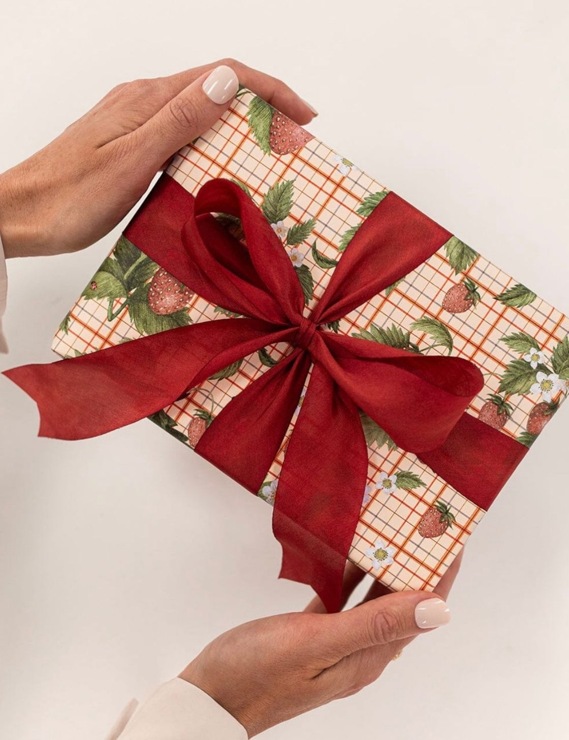 Gift Wrap Roll 3m | Strawberries