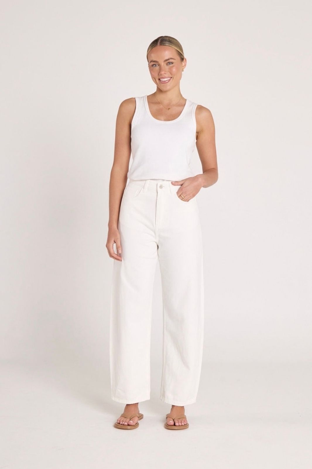 Lola Barrel Jean | White