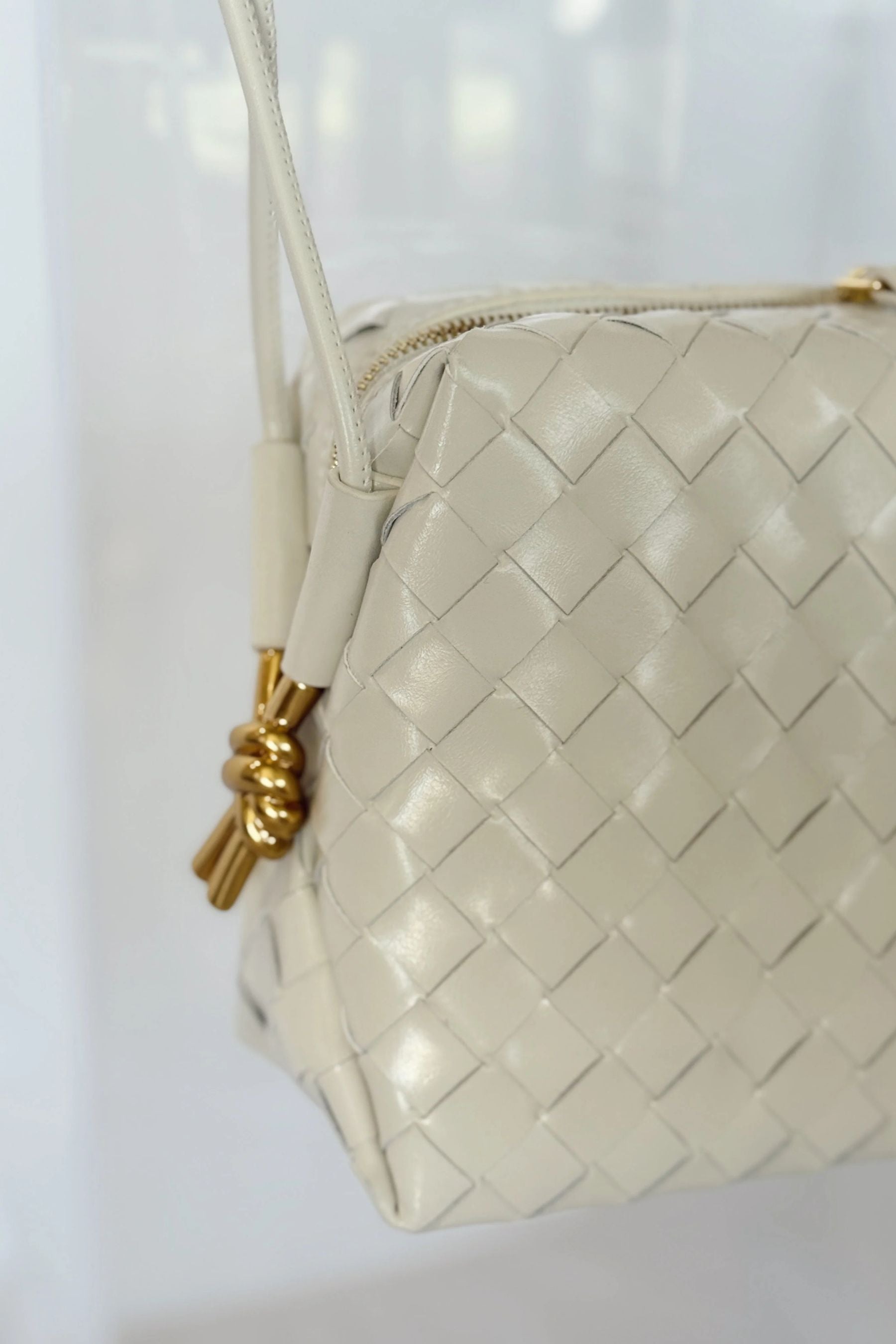 Shiny Weave Crossbody Bag | Milk