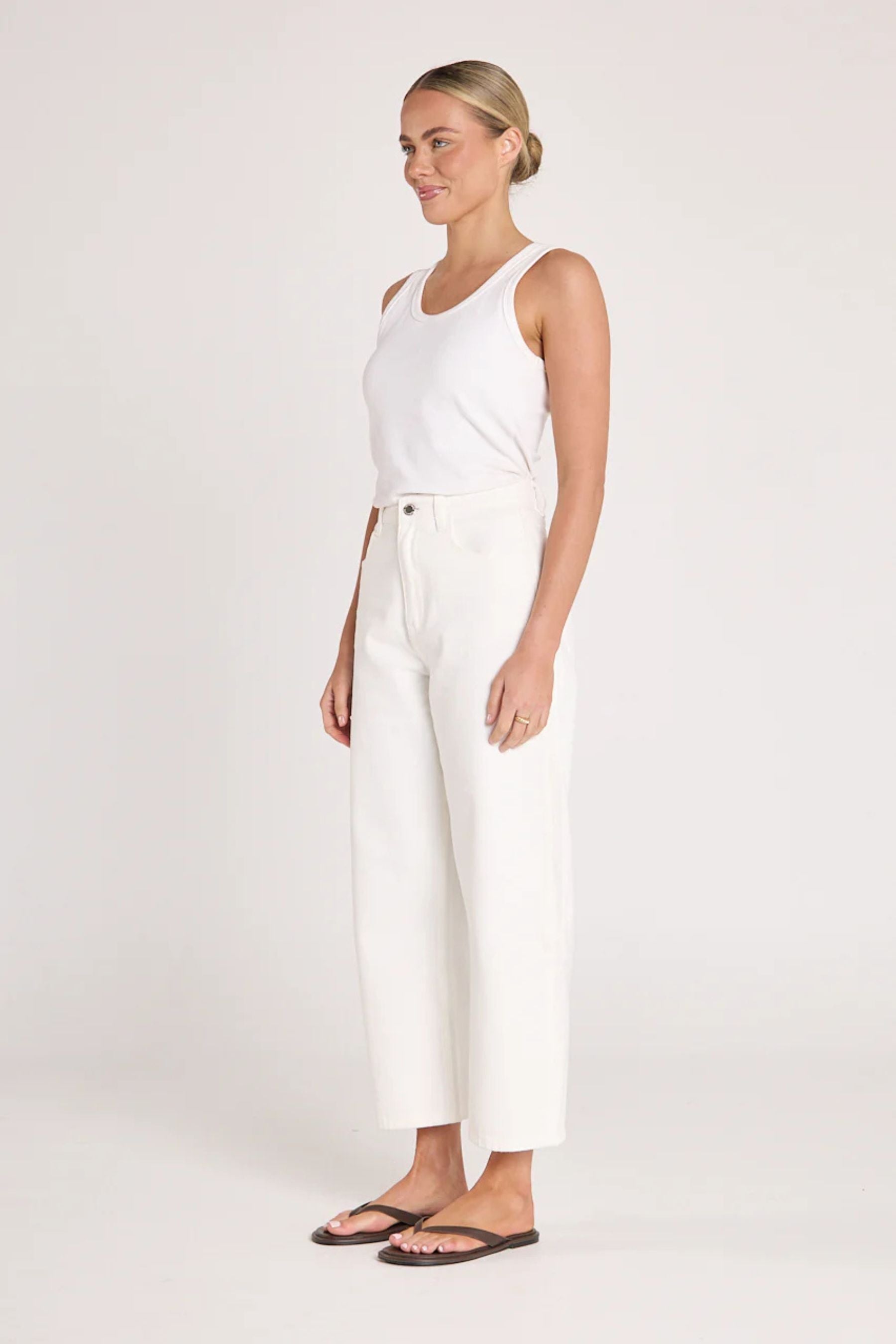 Lola Cropped Barrel Jean | White