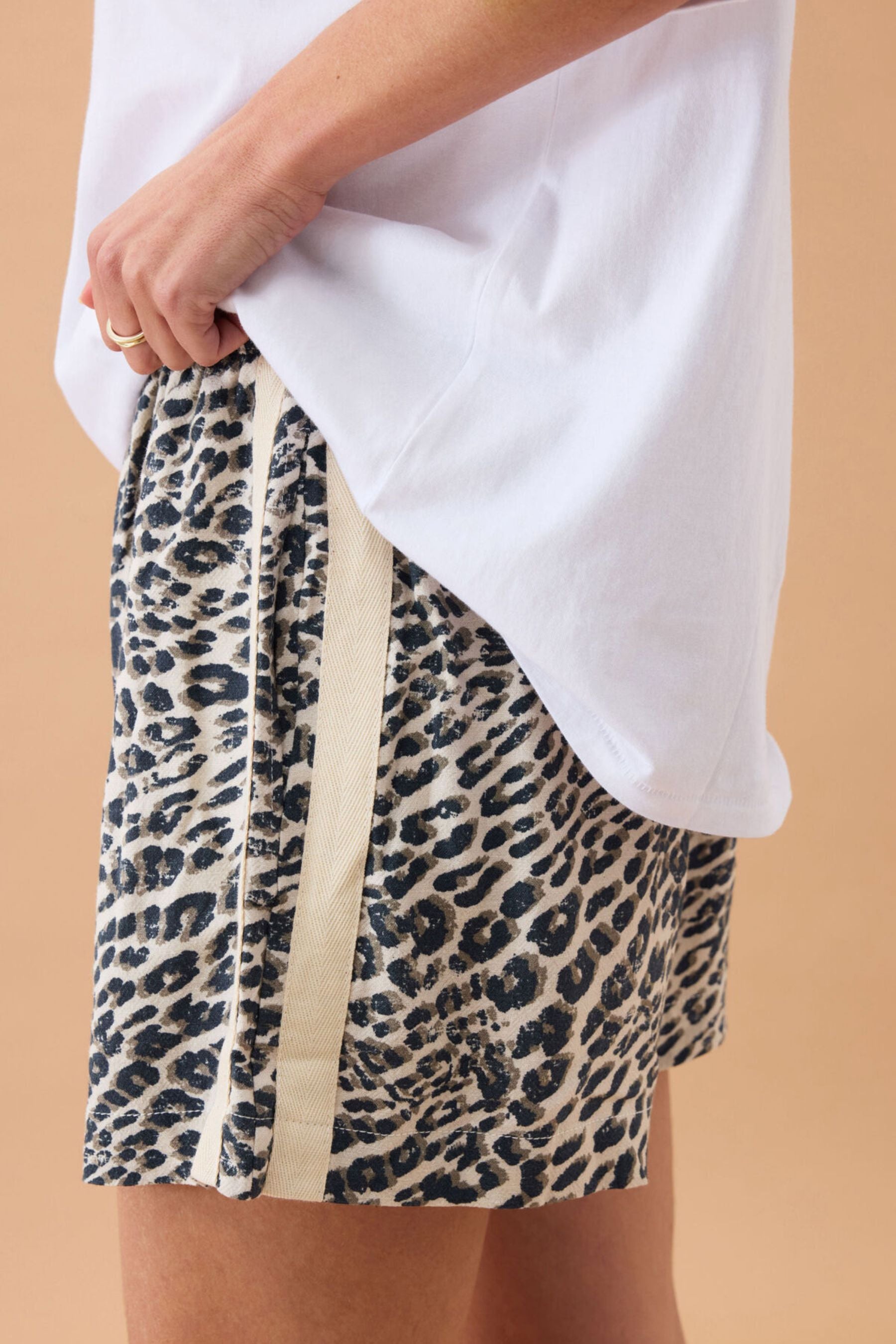Mila Short | Leopard Linen Blend