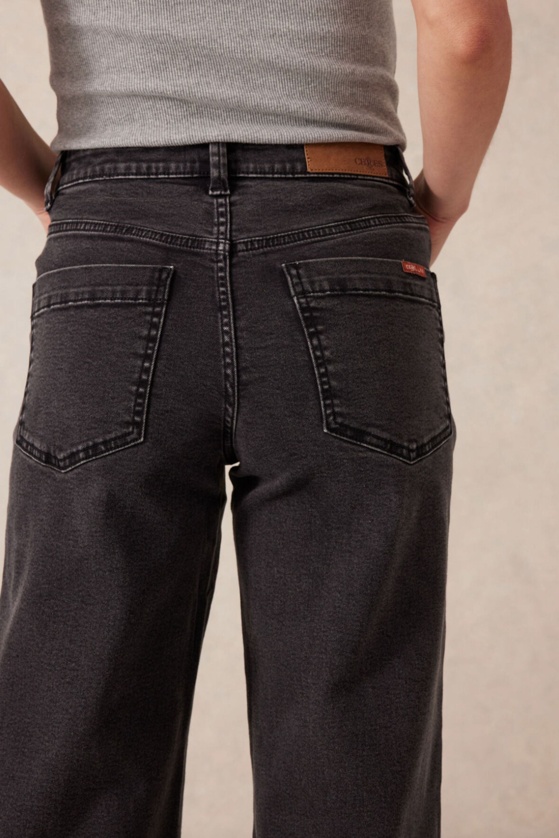 Wide Leg Crop Jean | Washed Black