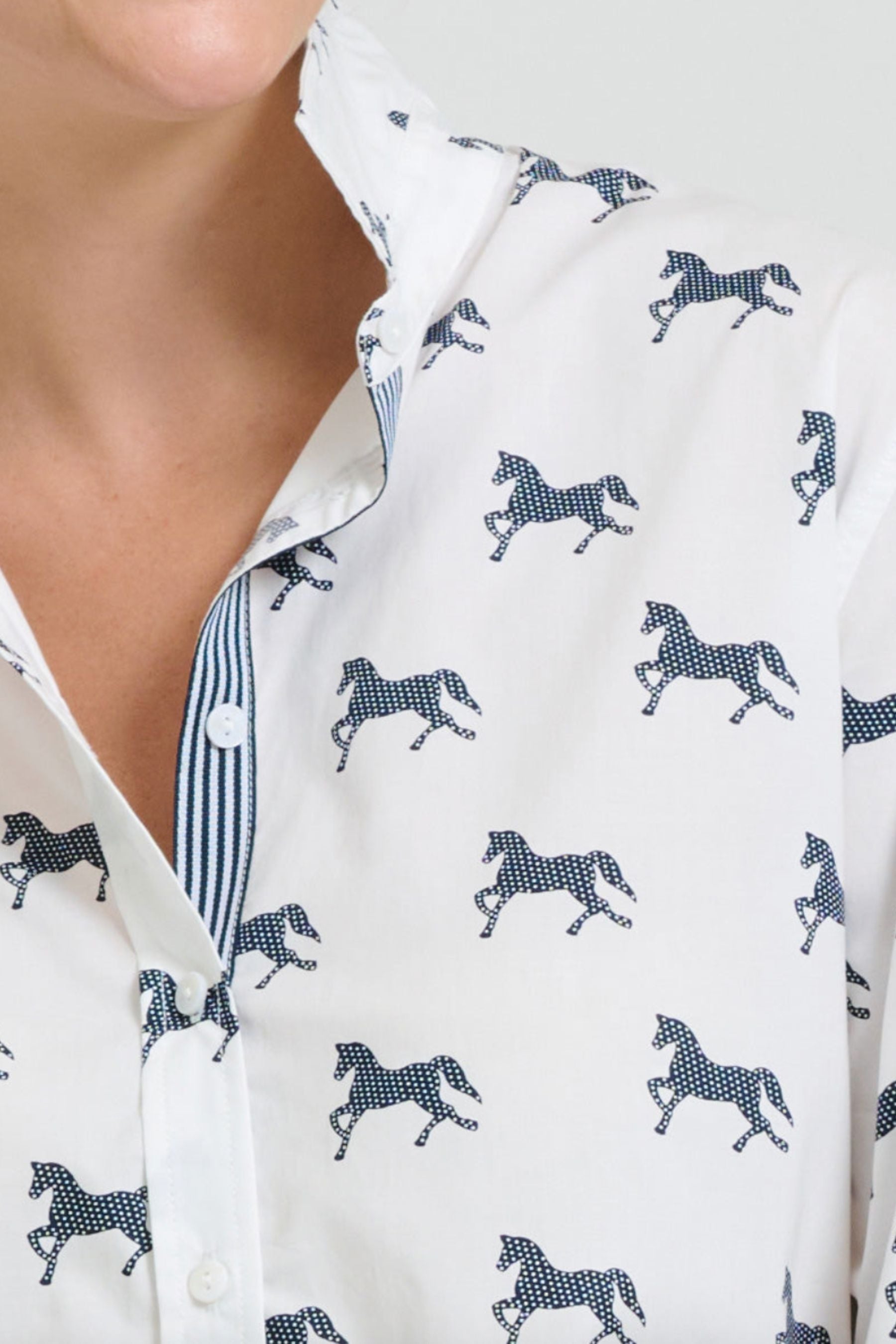 The Elodie Trim Girlfriend Relaxed Shirt | White With Navy Pony